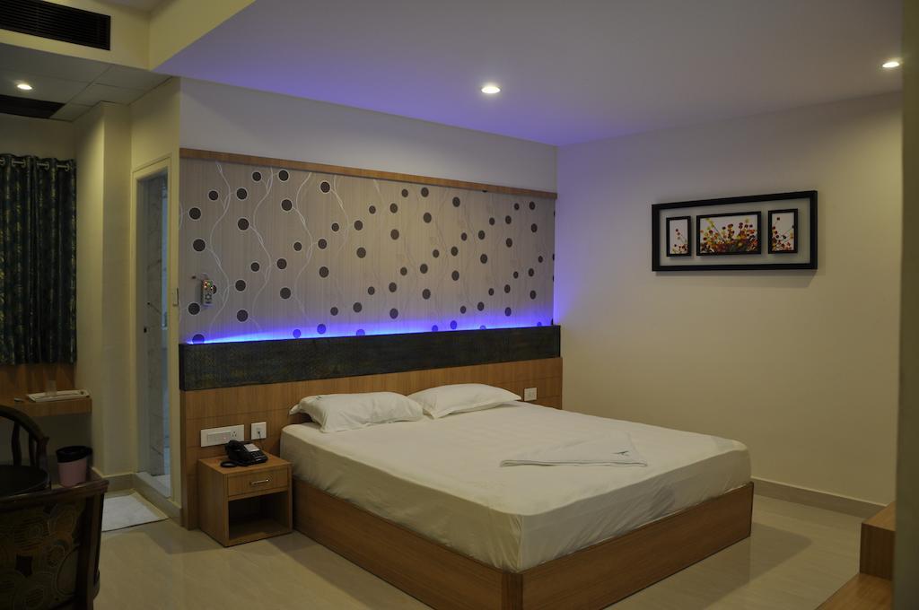 Hotel Athidi Grand Visakhapatnam Rum bild