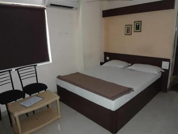 Hotel Athidi Grand Visakhapatnam Exteriör bild
